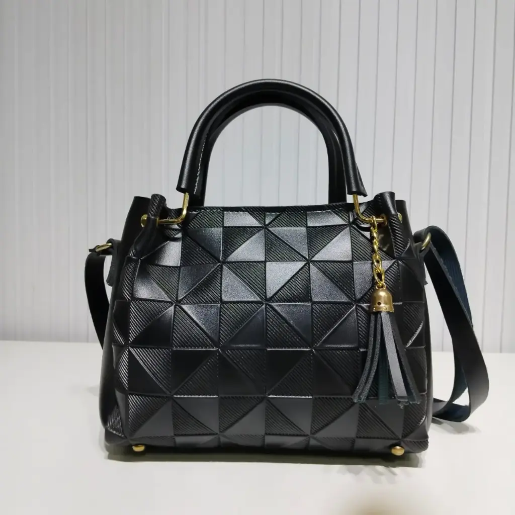 at deal on Daraz! Check it out!  Product Name:  Zushaam-Hand bag for girls Leather bags for girls Cross body bags for girls